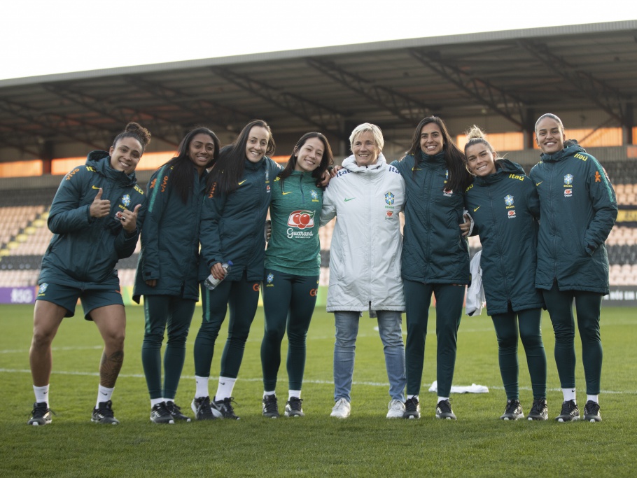 Seleção feminina se apresenta em Londres para Finalíssima contra a Inglaterra