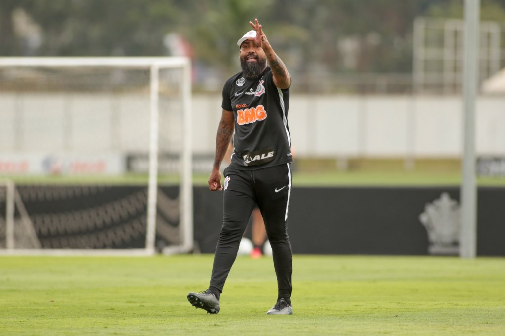 Corinthians anuncia saída de Dyego Coelho como técnico do sub-20