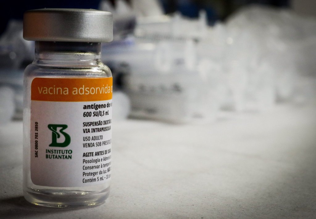Governo de SP manda Butantan recolher vacinas interditadas pela Anvisa