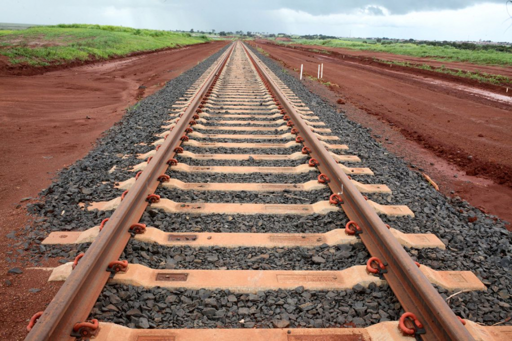 Câmara aprova texto-base de marco que permite volta de ferrovias privadas