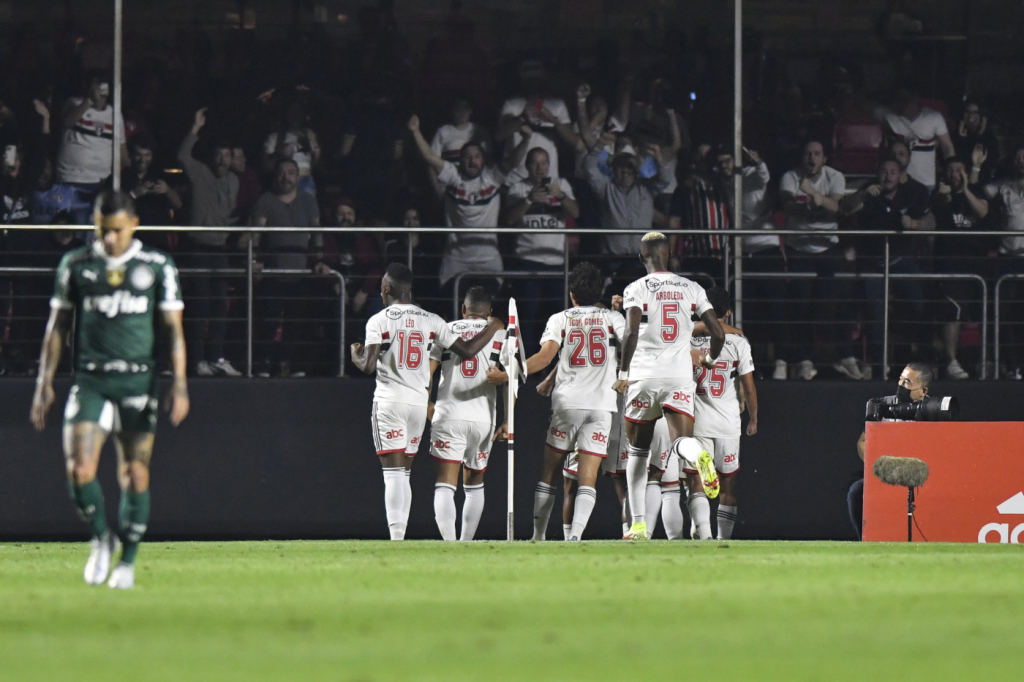 São Paulo vence o Palmeiras pelo placar mínimo e larga em vantagem na Copa do Brasil