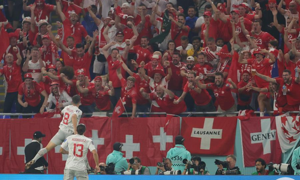 Em jogo eletrizante, Suíça vira sobre a Sérvia e enfrenta Portugal nas oitavas da Copa