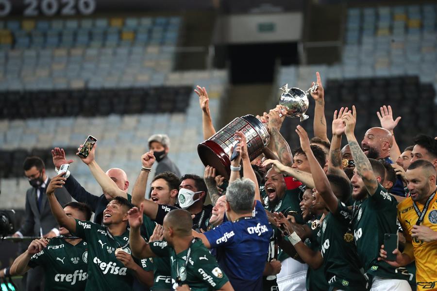 Em menos de um ano, Palmeiras pode comemorar títulos contra os três rivais