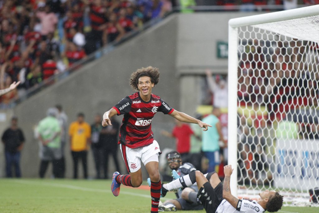 Flamengo vence Vasco de novo e está na final do Campeonato Carioca