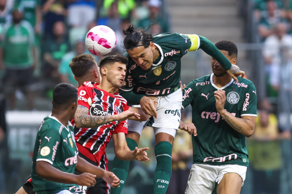 Em jogo com expulsões, Palmeiras e São Paulo empatam sem gols pelo Brasileirão
