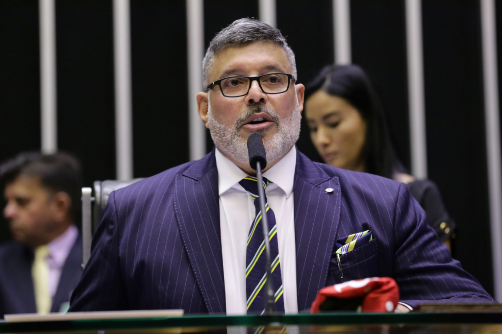 Frota se desfilia do PSDB: ‘Não posso ficar em um partido que apoia Bolsonaro’