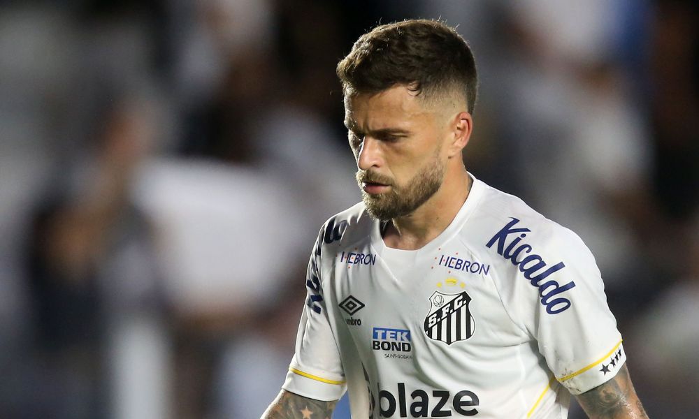 Santos perde ‘bolada’ com eliminações, vê pressão em Odair Hellamann aumentar e se preocupa com rebaixamento 