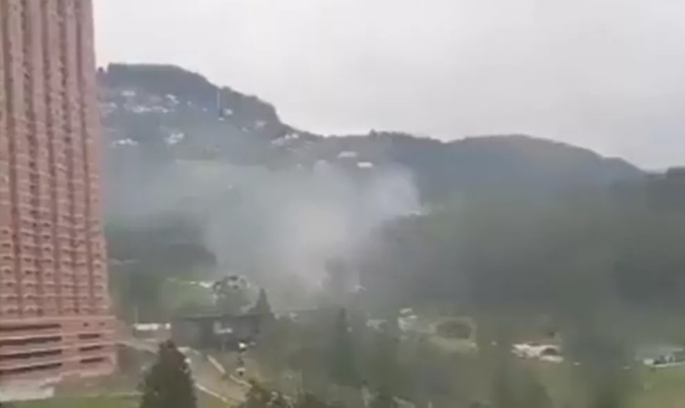 Polícia colombiana queima 1,5 tonelada de maconha, fumaça invade casas e moradores se assustam