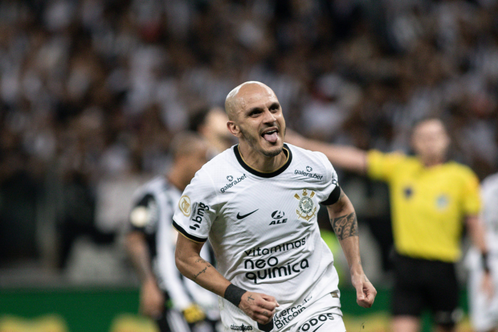 Corinthians vira sobre o Atlético-MG e sobe para a vice-liderança do Brasileirão