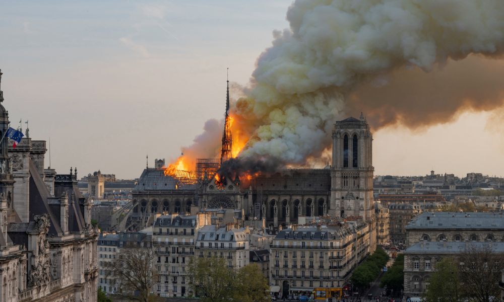 Catedral de Notre-Dame recuperará torre este ano, mas reabertura só acontecerá depois das Olimpíadas