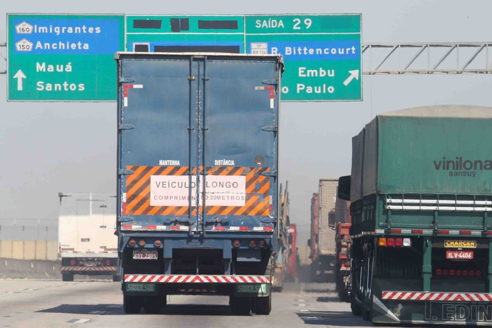 Tecnologia faz transportadoras e caminhoneiros crescerem com aumento de fretes no Brasil