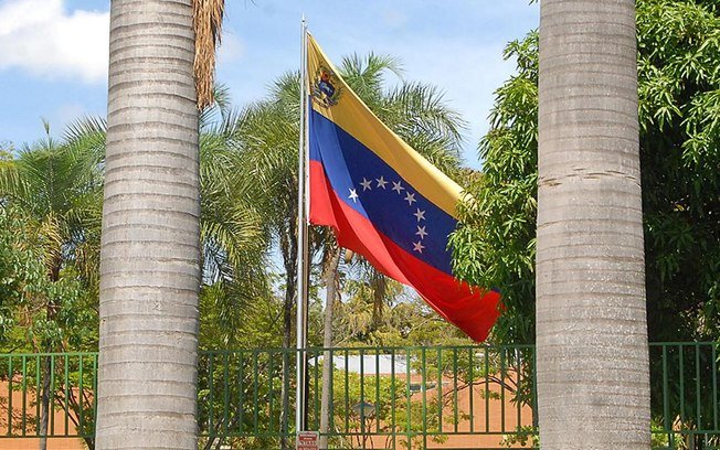 Venezuela pede que ONU intervenha no Brasil para controlar crise da Covid-19