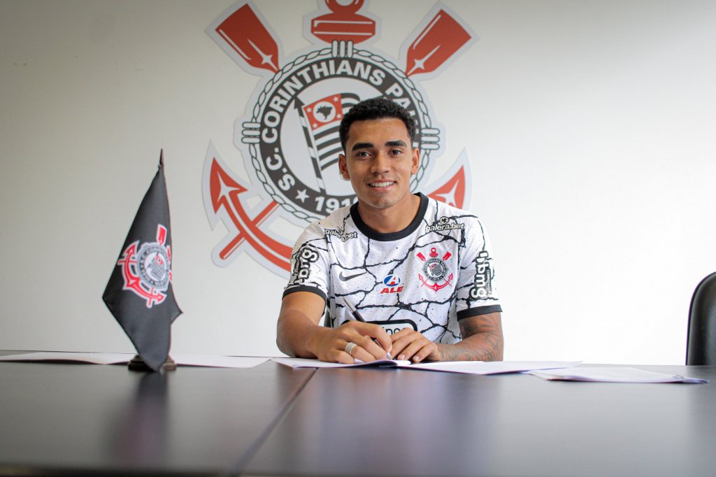 Corinthians renova contrato de meio-campista Du Queiroz até o fim de 2024