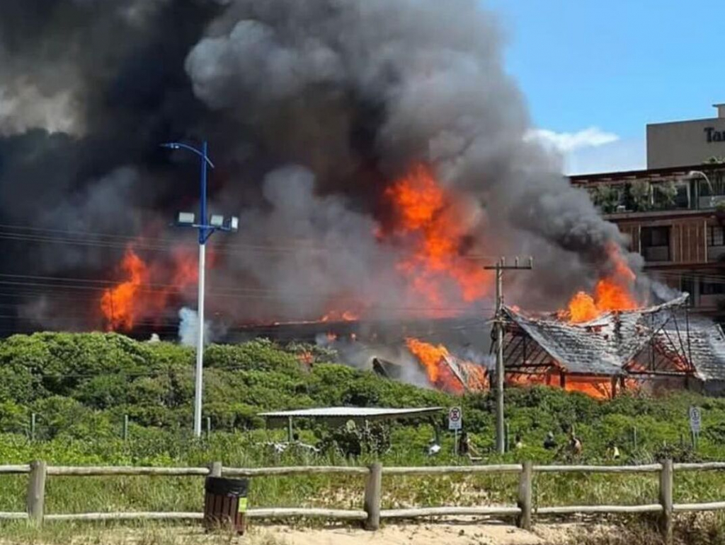 Incêndio atinge boate Warung em Santa Catarina