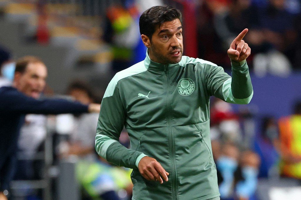 Abel Ferreira faz apelo à diretoria do Palmeiras e responde se deseja treinar a seleção 