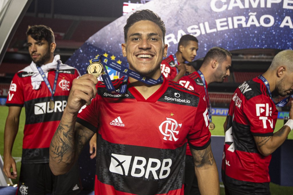 Pedro revela sentimento de ser reserva no Flamengo em 2020: ‘Não foi fácil’