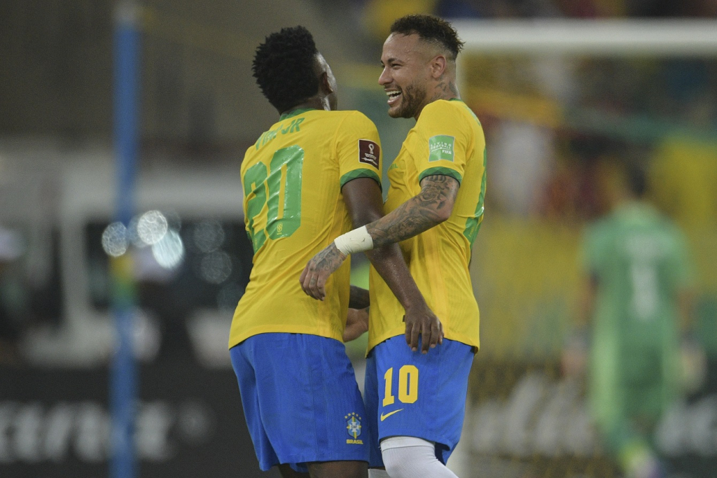 Neymar parabeniza Benzema, mas critica Bola de Ouro: ‘Vinicius Jr. em oitavo não dá’