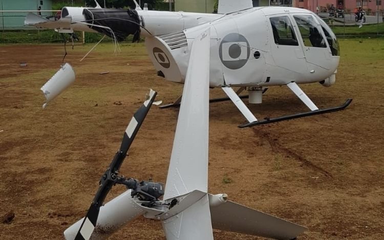 Helicóptero da Globo faz pouso forçado em MG e cauda quebra com o impacto