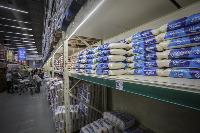 Governo anuncia corte no imposto de importação de arroz, feijão, carne, massas e outros itens