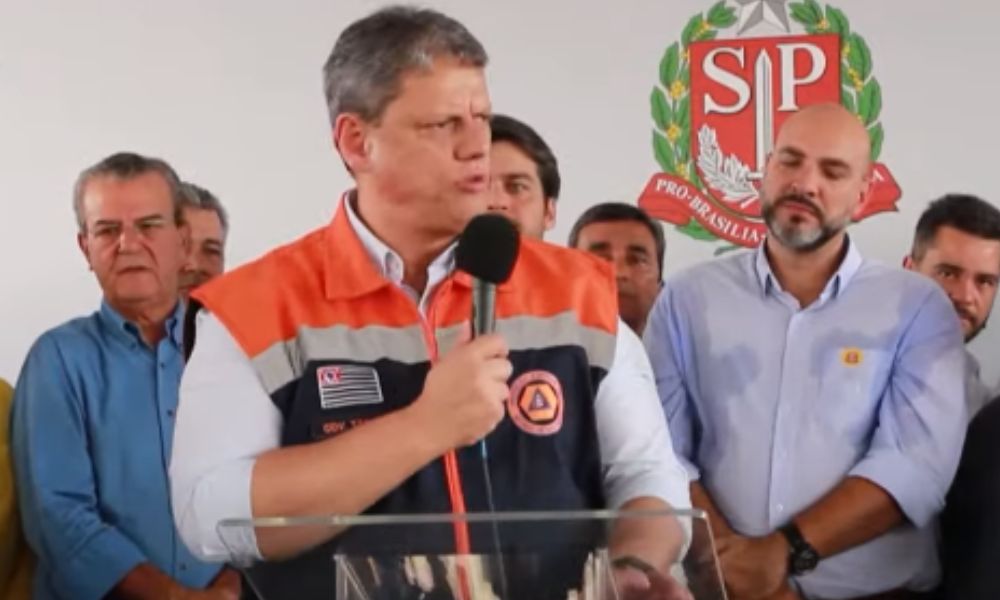 Governo de SP sanciona lei que obriga Defesa Civil a transmitir alertas na TV e rádio