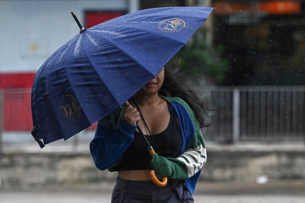 Hong Kong fecha escolas e cancela voos antes de chegada de tufão