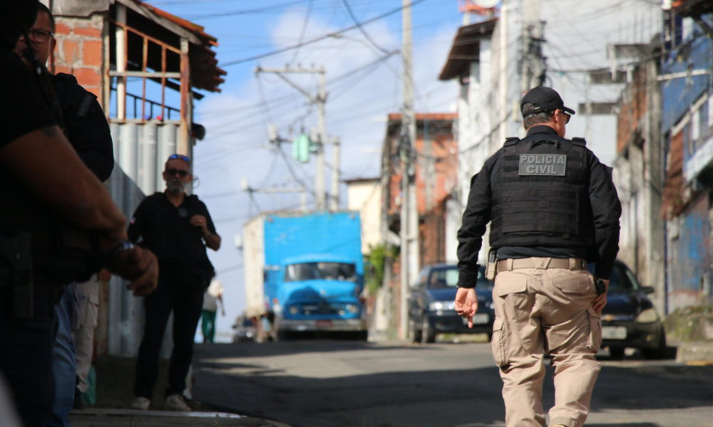 Ação contra grupo criminoso na Bahia prende 15 pessoas e deixa seis mortos