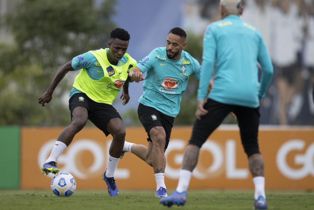 Tite promove quatro mudanças na seleção brasileira para o jogo com a Colômbia