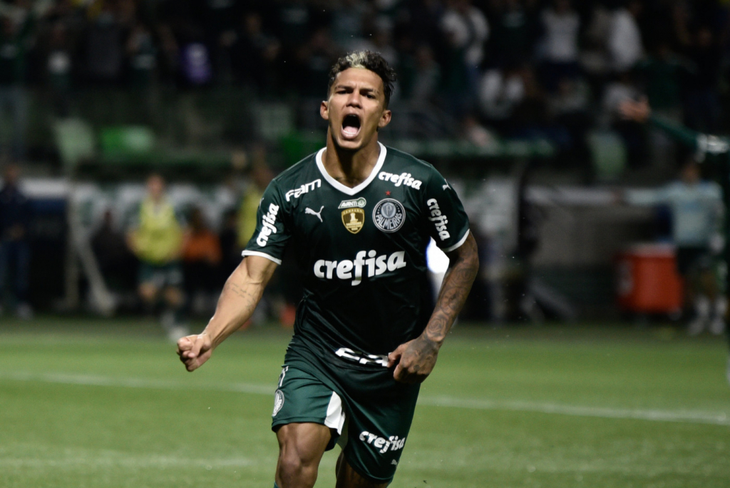 Palmeiras vence o Cuiaba e retoma a liderança do Brasileirão