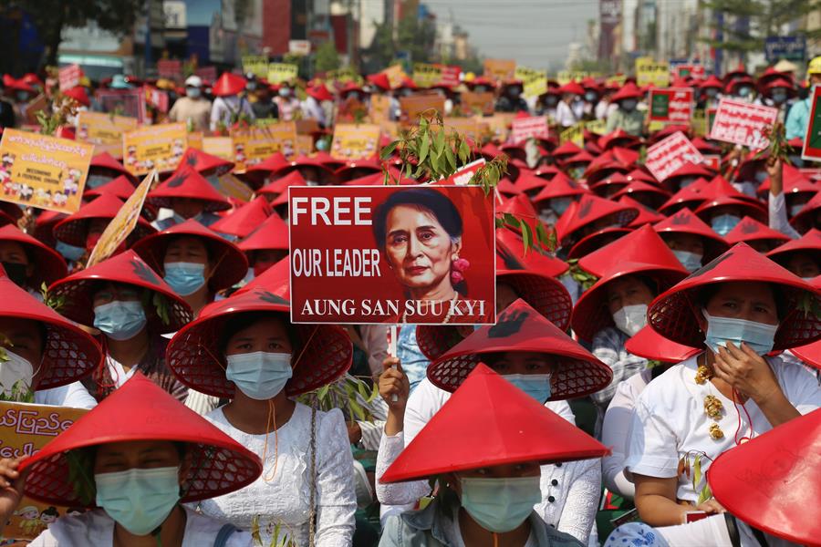 Myanmar apresenta nova acusação contra líder democrata Aung San Suu Kyi