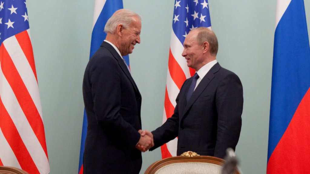 Primeira conversa entre Biden e Putin resulta em extensão do acordo nuclear