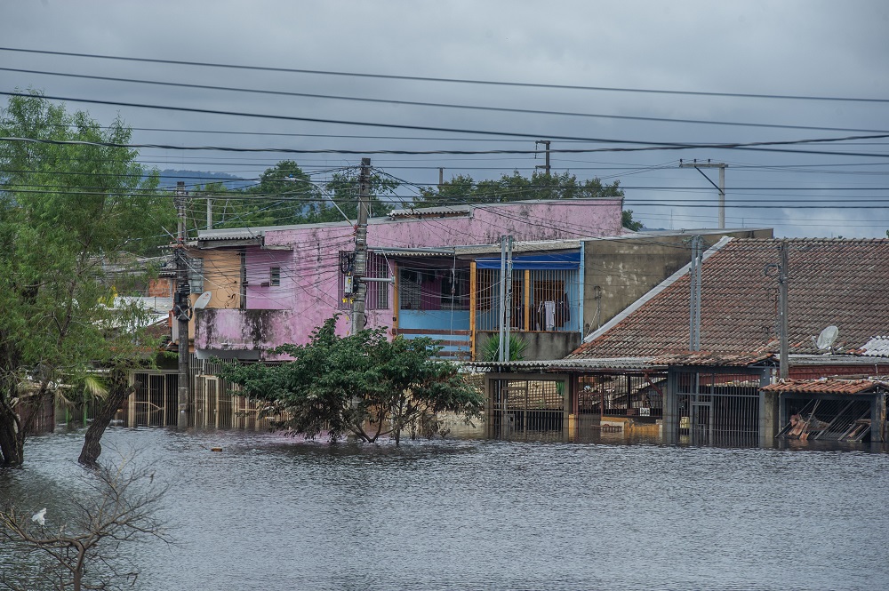 Rio Grande do Sul chega a 165 mortos com previsão de frio e mais chuva; nível do Guaíba reduz