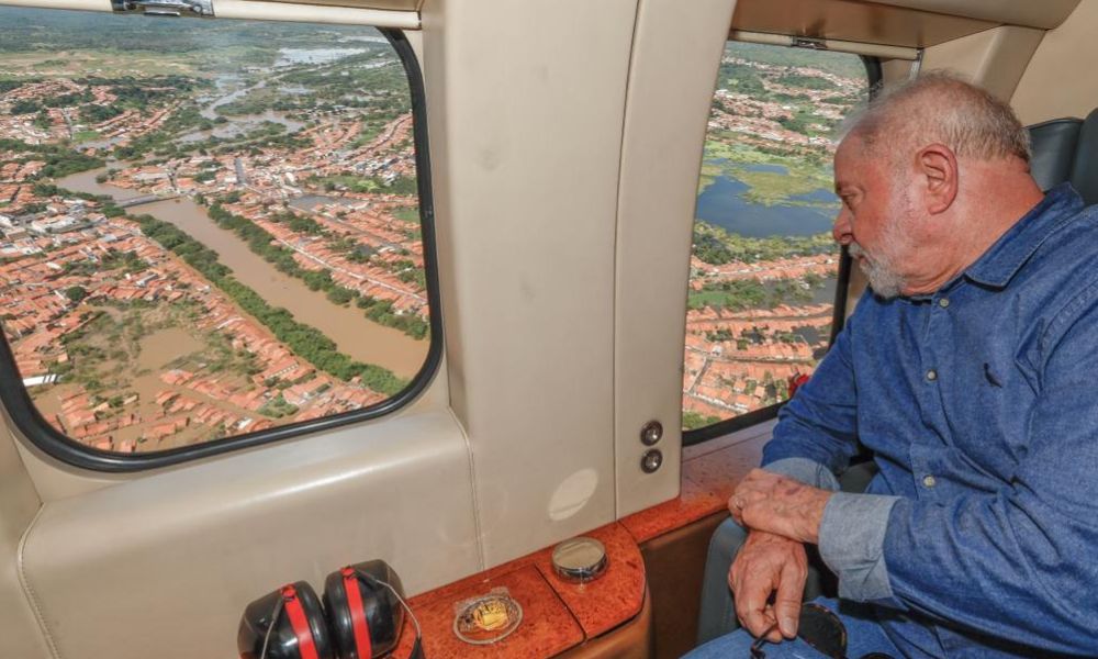 Precisamos convencer pessoas do risco de construir casas em áreas expostas a enchentes, diz Lula no Maranhão