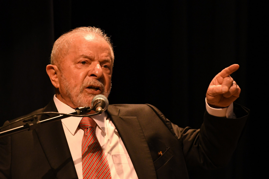 Lula volta a criticar Banco Central e diz que alta na taxa de juros ‘é uma vergonha’