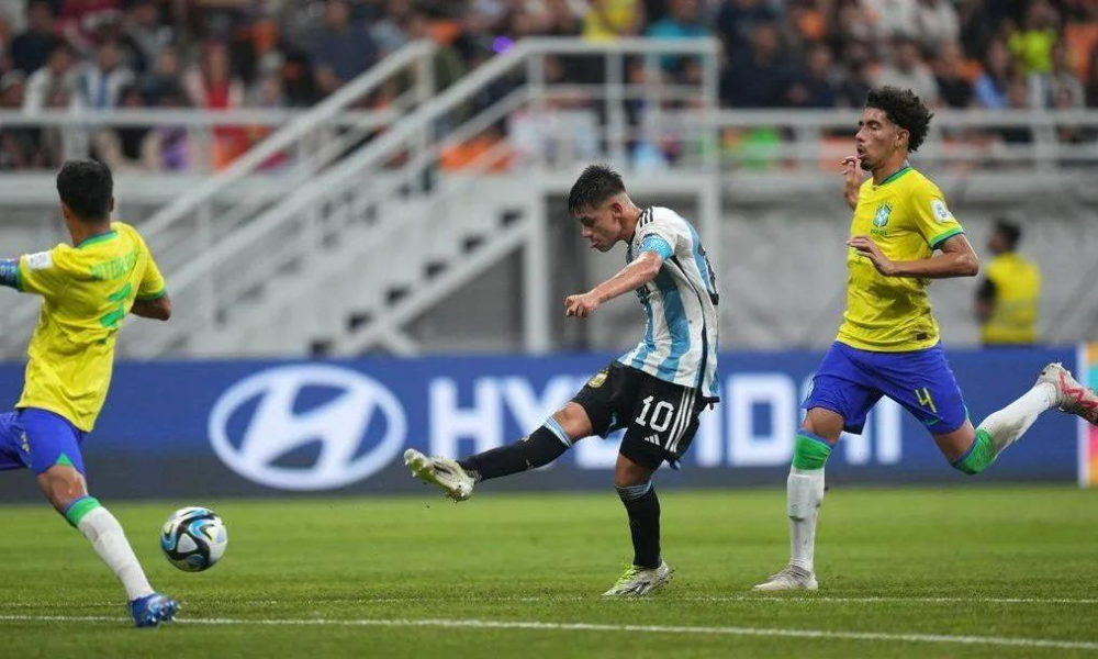 Com show de promessa do River Plate, Argentina faz 3 a 0 e elimina o Brasil do Mundial sub-17