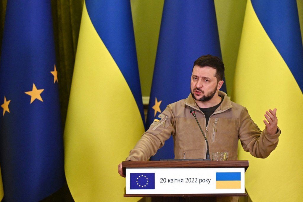 Adesão da Ucrânia à União Europeia deve levar ’15 ou 20 anos’, diz França
