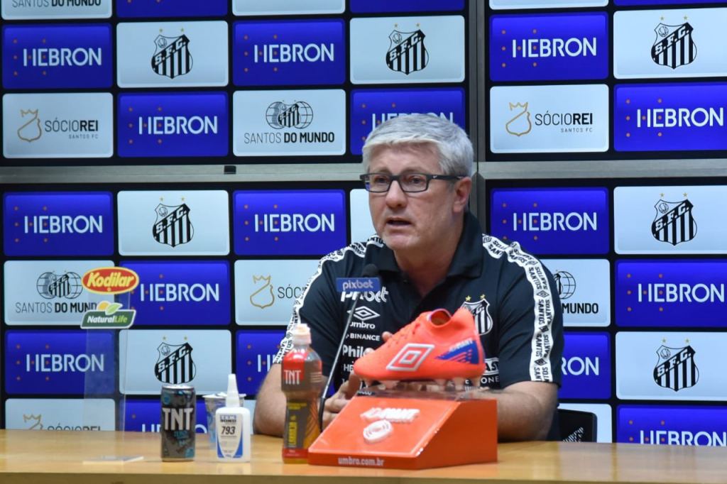 Santos demite Odair Hellmann e avalia nomes de três treinadores