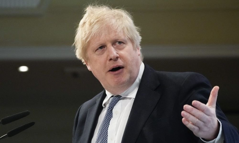 Boris Johnson é criticado por comparar resistência da Ucrânia em guerra com Brexit