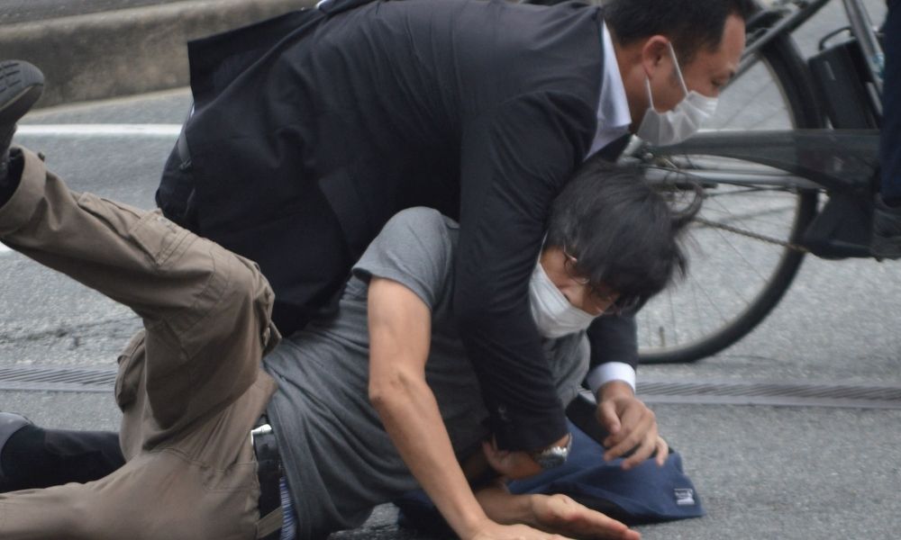 Suspeito de matar Shinzo Abe é preso pela polícia japonesa