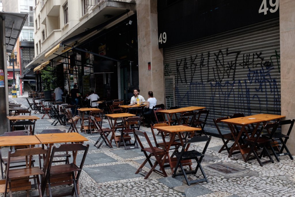Horário ampliado para bares e restaurantes começa a valer em São Paulo