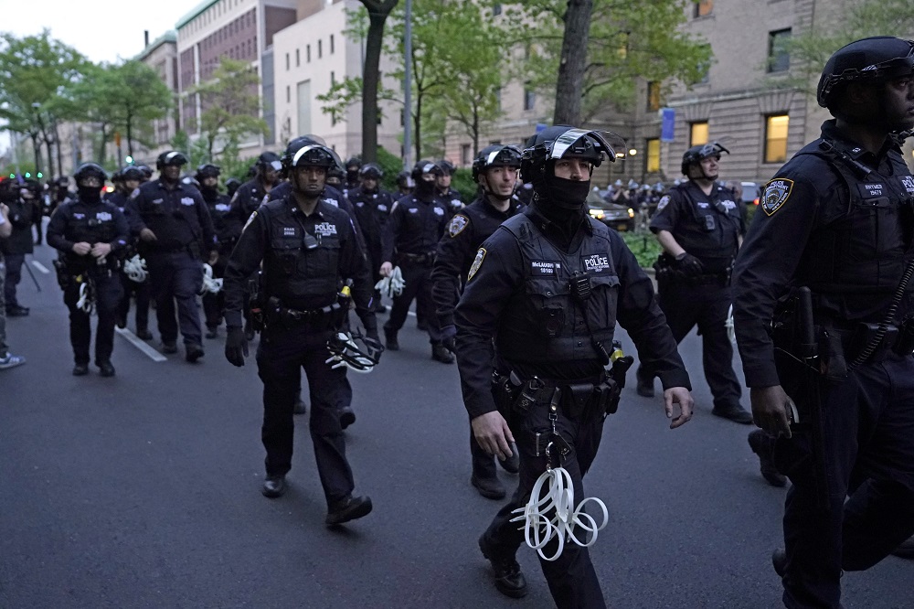 Polícia de Nova York prende manifestantes pró-palestina na Universidade de Columbia