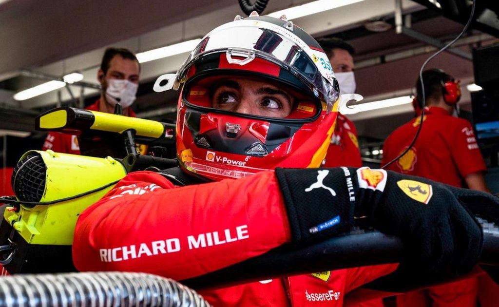 ‘Não ficaria feliz sendo um Barrichello’, diz Carlos Sainz sobre a Ferrari