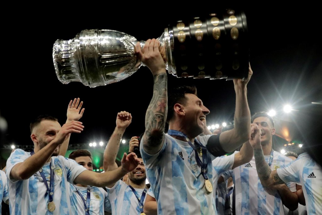 Messi dedica título da Copa América a Maradona: ‘Certamente nos apoiou’