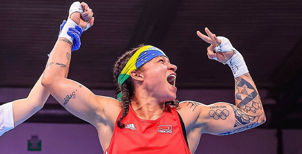 Bia Ferreira derrota coreana e vai à final no Mundial de Boxe; Bárbara Santos é bronze