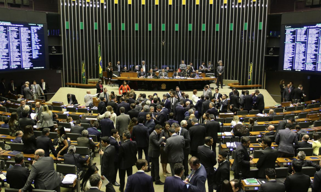 Oposição no Senado se articula para manter decisão da Câmara e derrubar decretos de Lula sobre saneamento