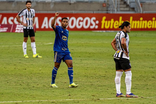 Com gol de Airton, Cruzeiro vence Atlético-MG no Campeonato Mineiro