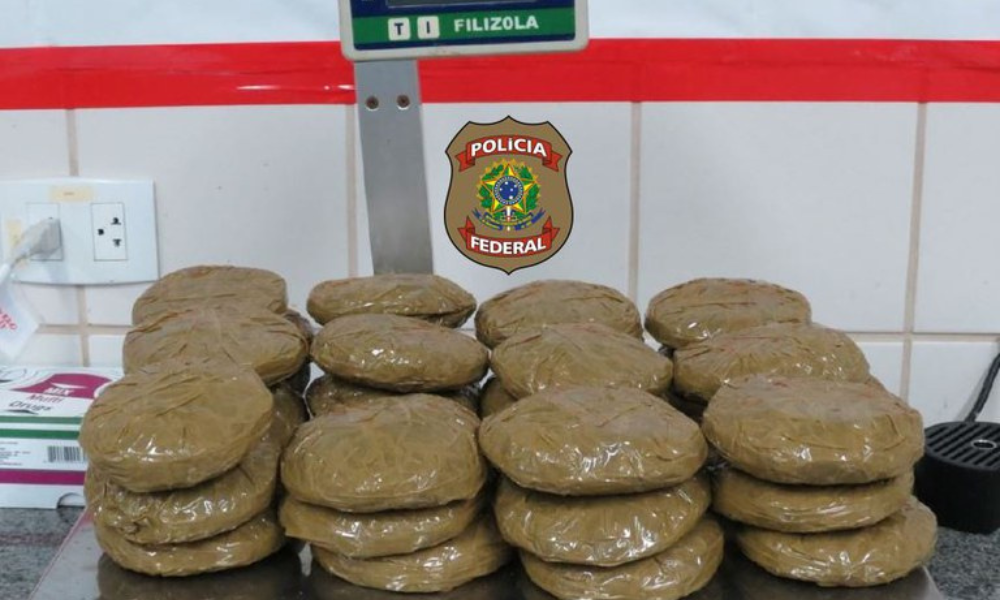Sueco de 78 anos é preso com 4,7 kg de cocaína escondidos em sutiãs no aeroporto de Natal