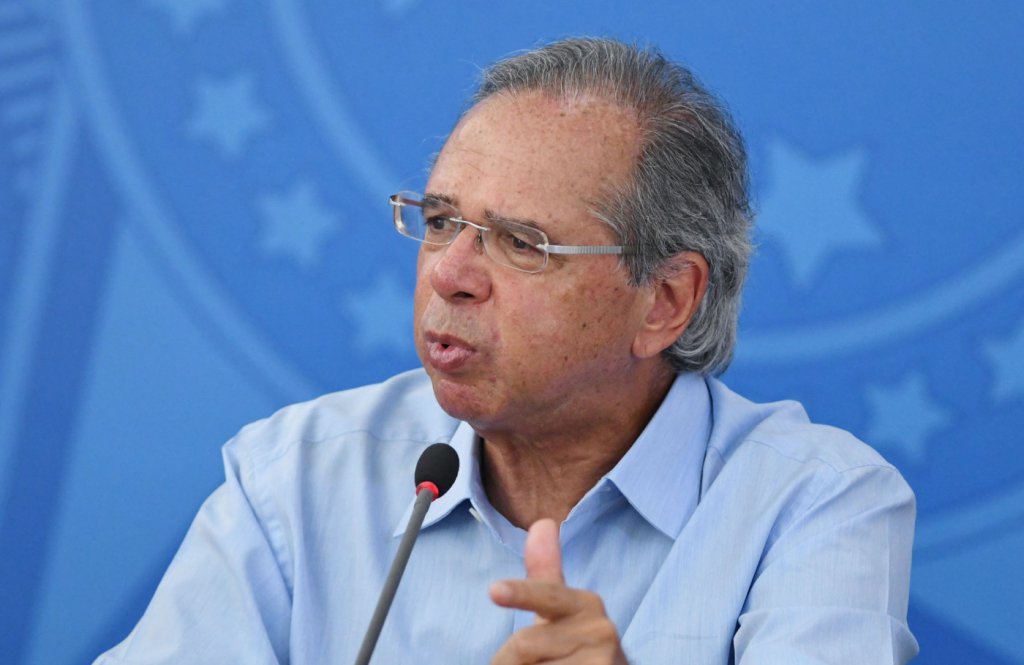 ‘Não vamos subir em cadáveres para fazer política’, diz Guedes na Câmara