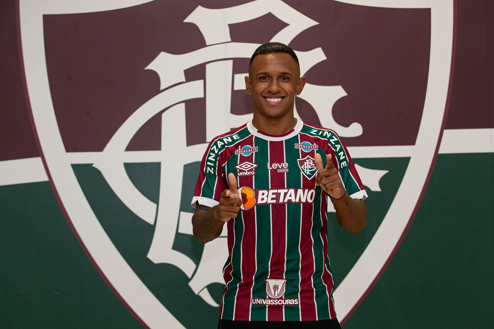 Fluminense anuncia contratação do atacante Marquinhos, do Arsenal, por empréstimo