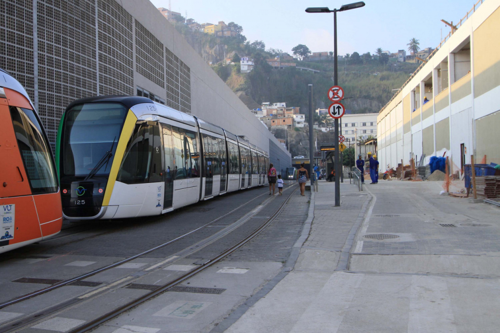 Paes quer transformar sistema de ônibus rápido em VLTs