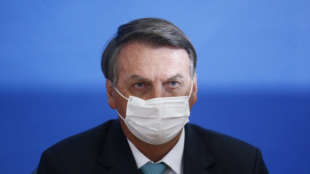 Bolsonaro chama Fernández de ‘retrógrado’, mas diz que levou fala sobre brasileiros ‘na brincadeira’